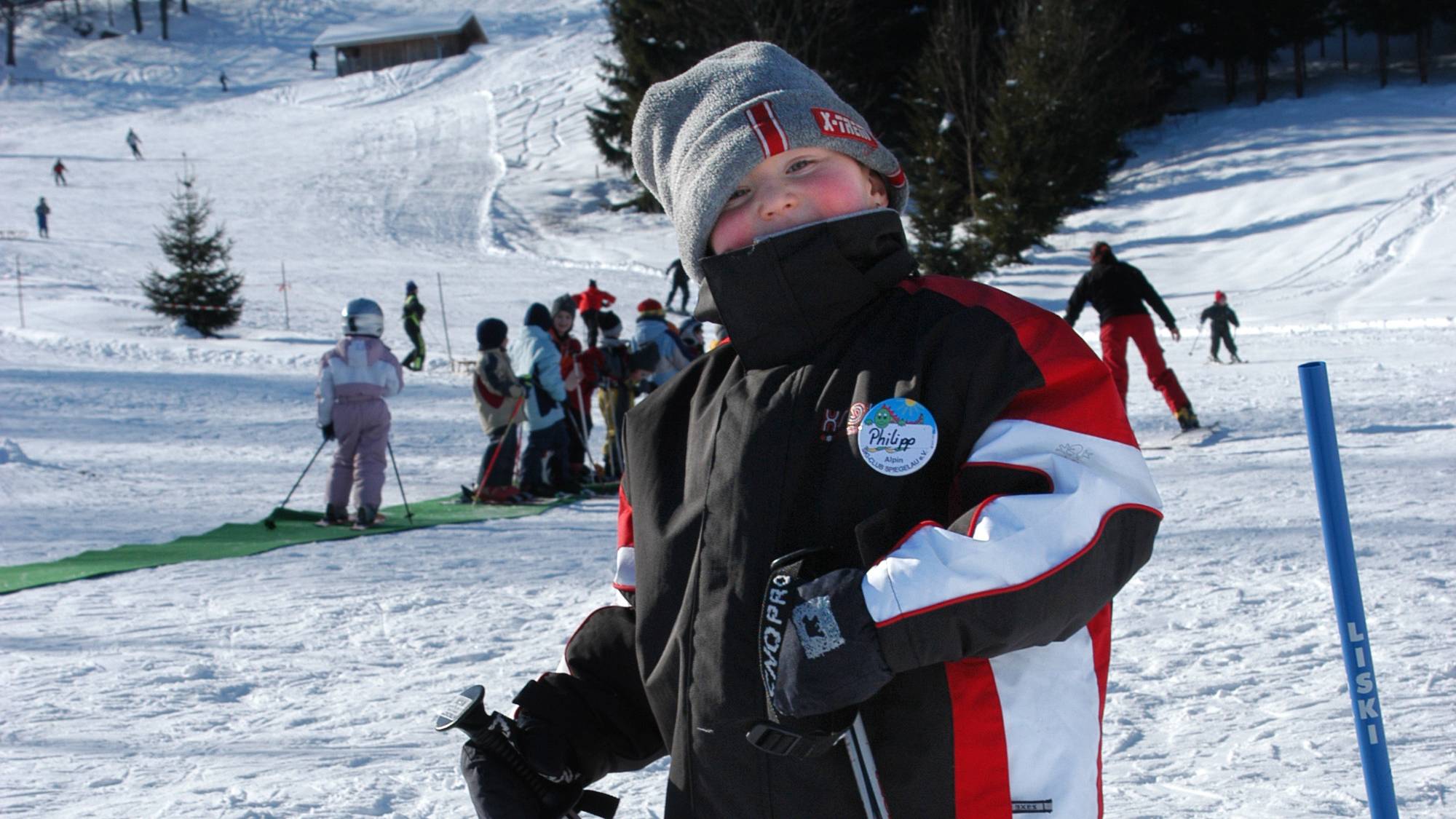  Junge beim Skikurs 