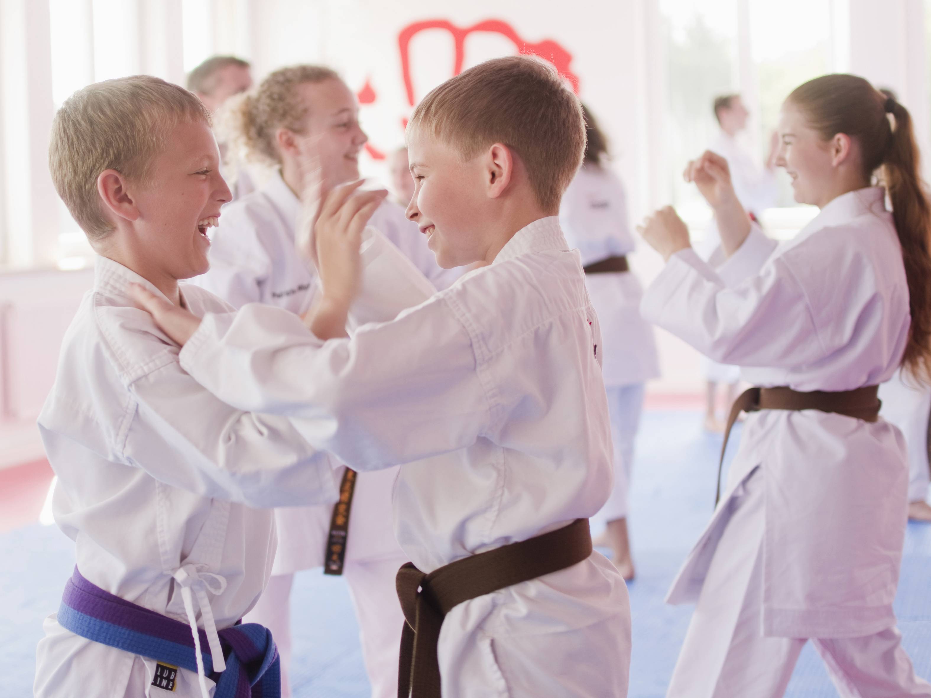  Kinder beim Karate 